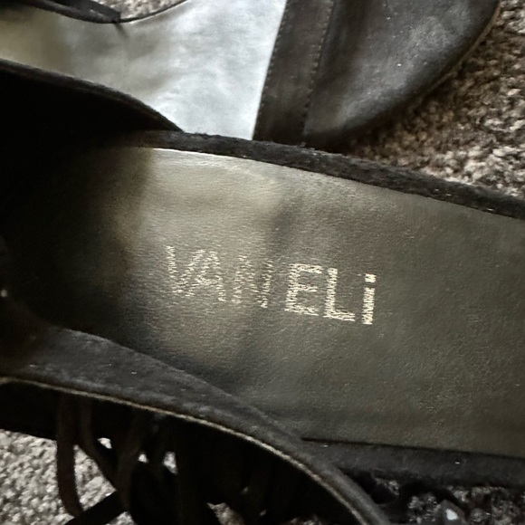 Vaneli Black Suede Fringe Sandals Kitten Heels Size 8.5 Narrow Ladies Shoes - Picture 6 of 12